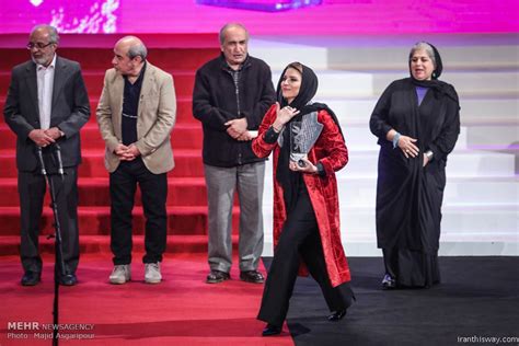 Usha Neysi's Bold Fashion Choices Spark Debate at the Fajr Film Festival! A Celebration of Iranian Cinema Meets a Tempestuous Sea of Tradition and Modernity